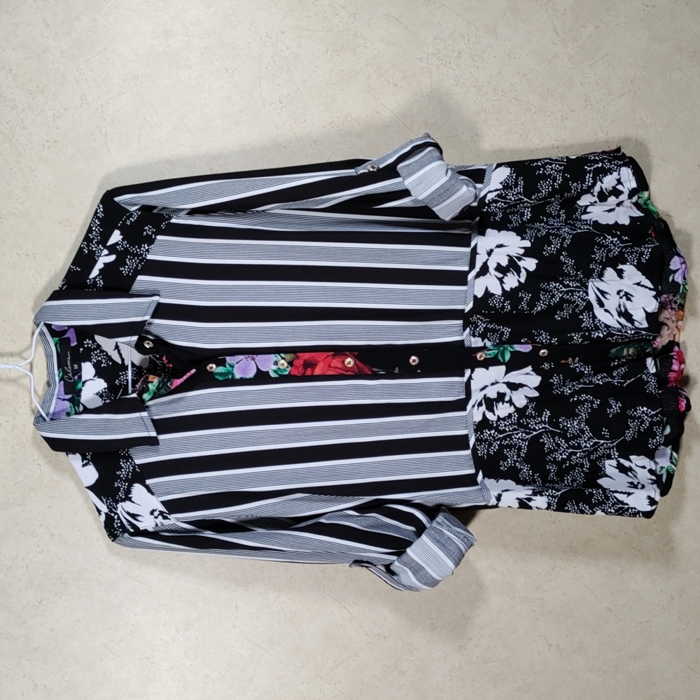 05131 Calesas black & white stripe & floral tabbed sleeve blouse M
